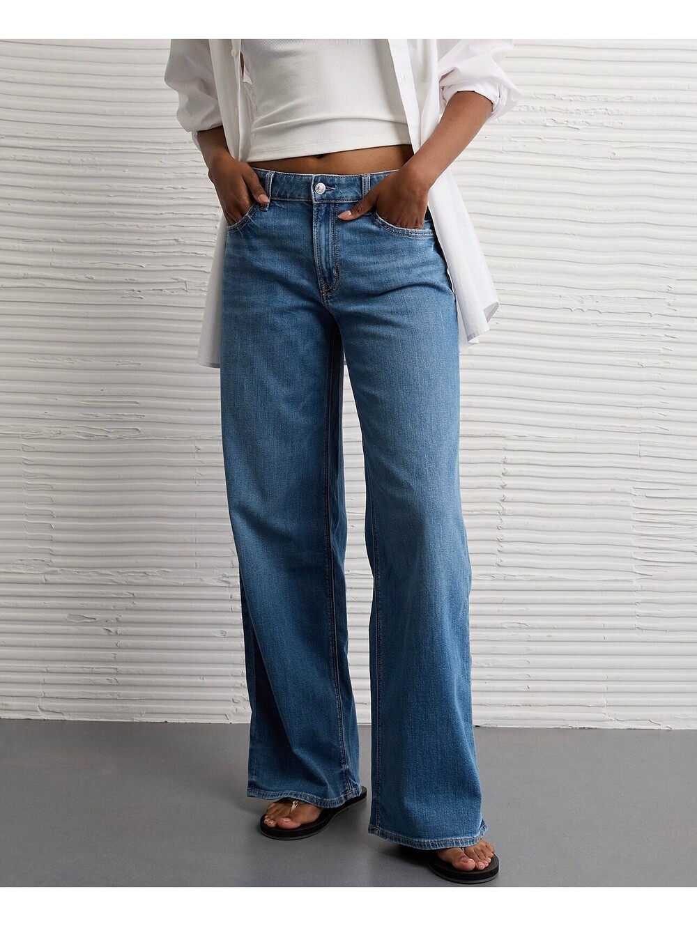NWT AE Dreamy Drape Stretch Low-Rise Baggy Wide-Leg Jean - Size 6